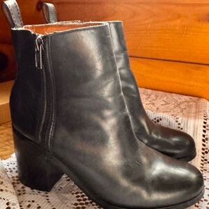 GAP Black Soft Leather Ankle Booties